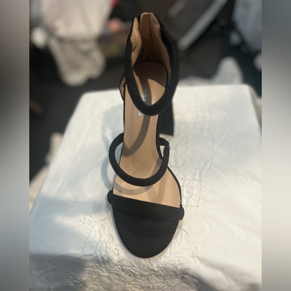 GLAMOROUS Heels - Picture 3 of 9